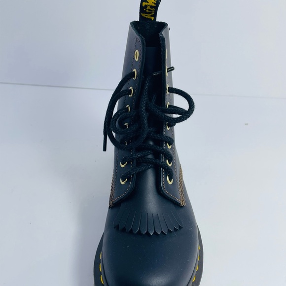NWOT Dr. Marten’s Boots Size 6 - Picture 4 of 8